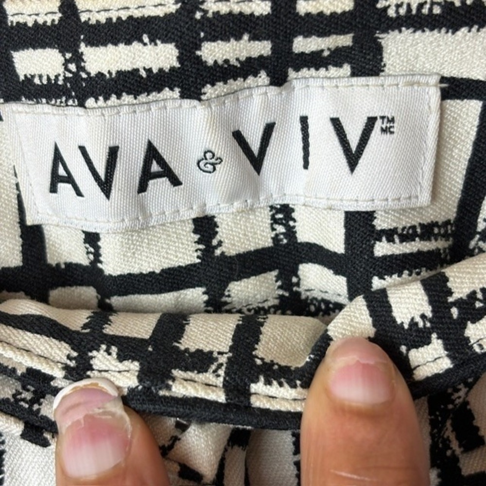 Womens 22W Ava & Viv Ankle Skinny Pants White Black Abstract Plaid Stretch - Picture 5 of 12